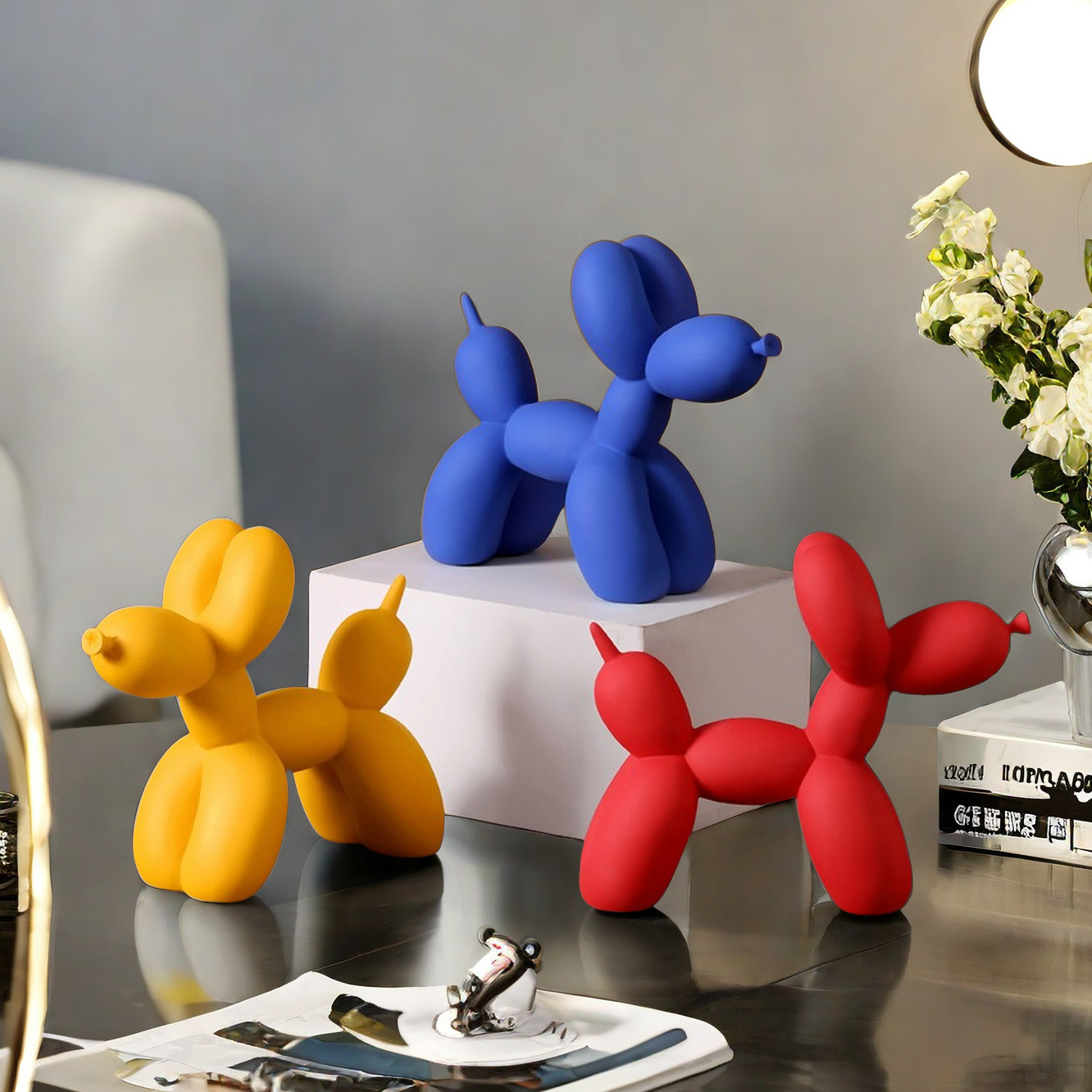Home Decor Exhibition - Statua di Cane Palloncino in Tinta