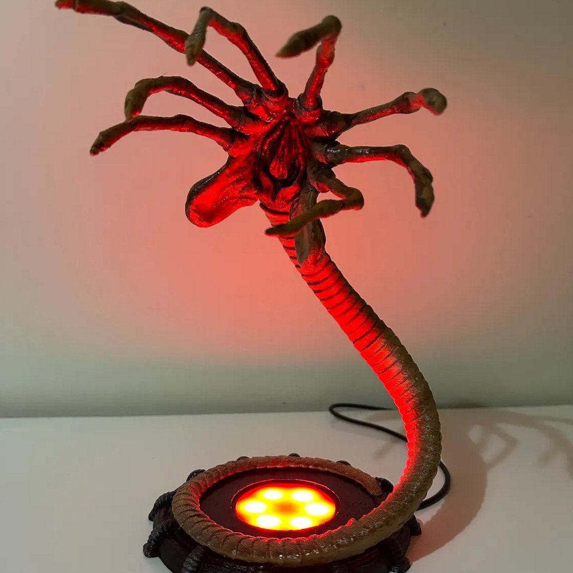 Lampada Notturna Alien Facehug - Home Decor Com recensione e prezzo